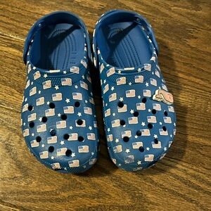 SALE 3/$25!!! Vineyard Vines American Flag Crocs